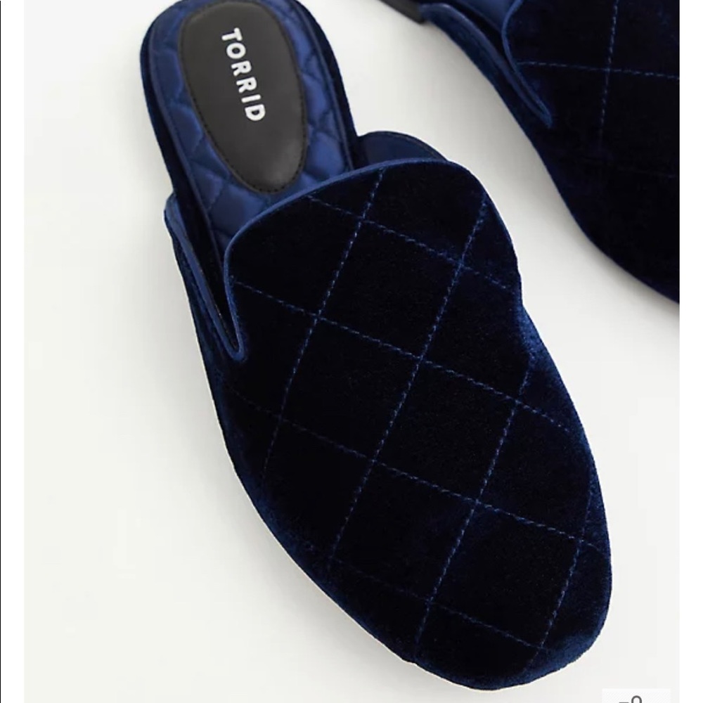 8.5 TORRID NAVY QUILTED VELVET LOAFER MULE (WW)